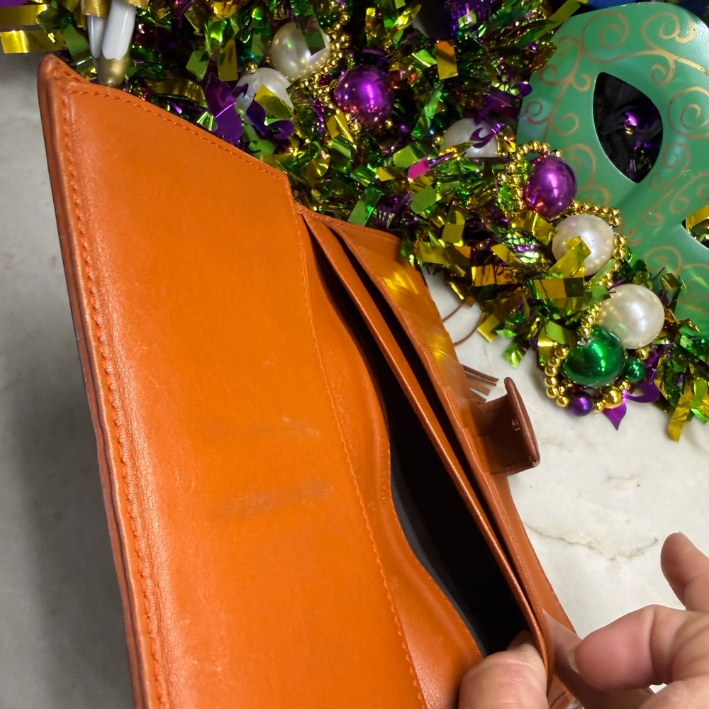 Gucci Tan and Brown Sukey Logo Wallet - Picture 9 of 16